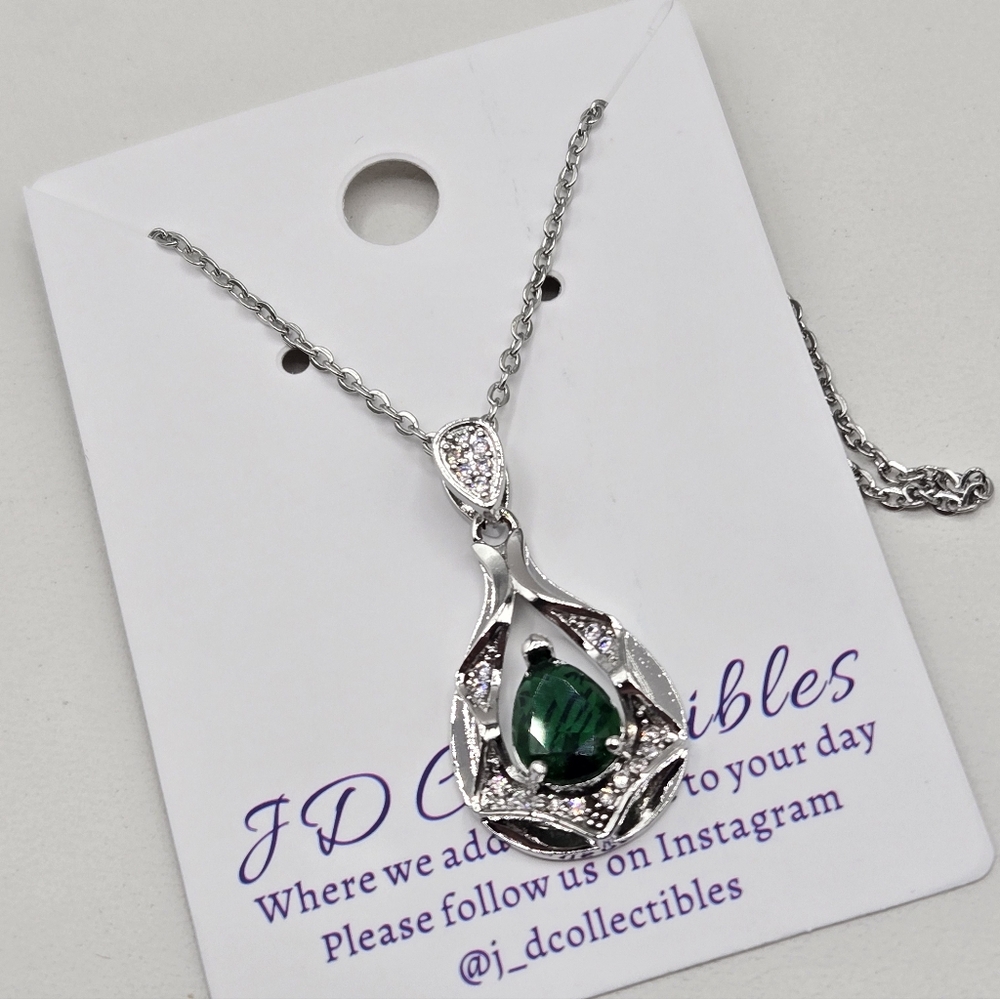 Swarovski Elements Silver & Emerald Green Necklace Made w Swarovski Crystals - Picture 2 of 5